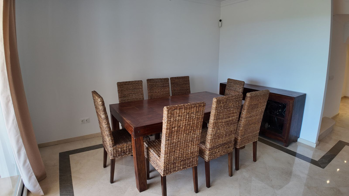 4 Bedroom Townhouse in Benahavís - Photo 14