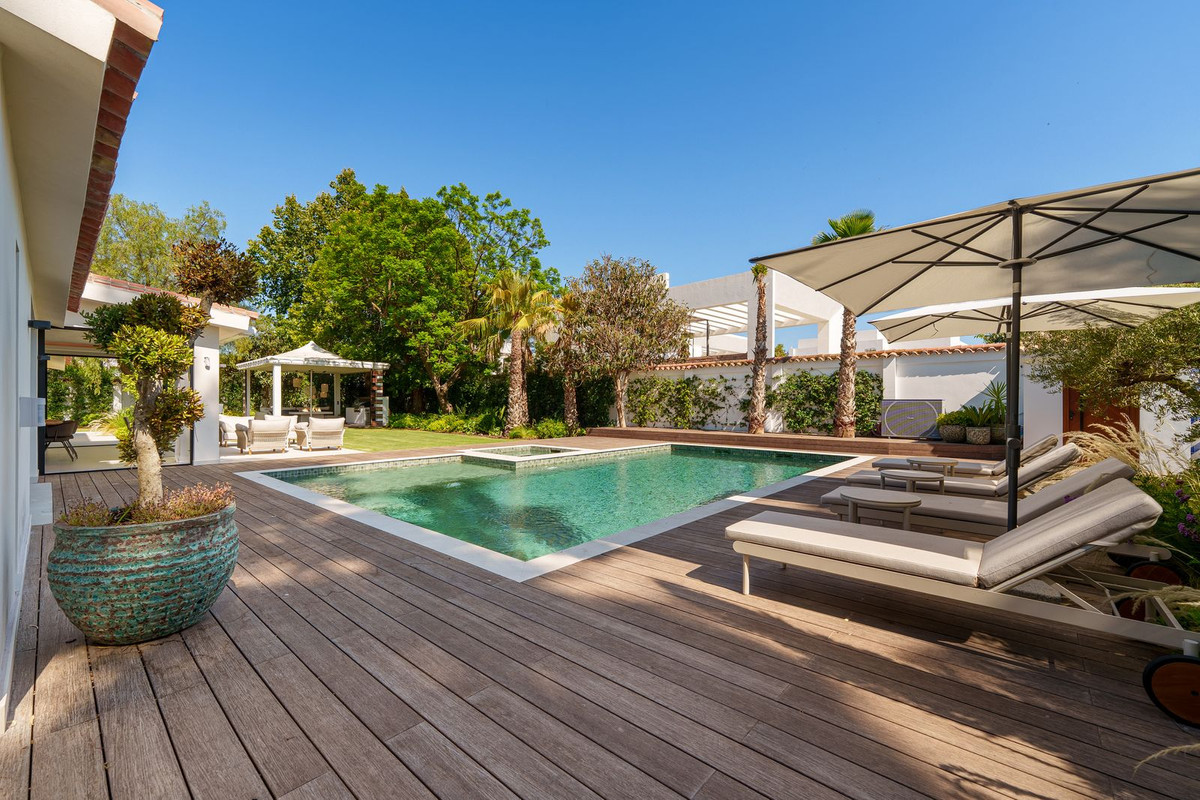 5 Bedroom Villa in Marbella - Photo 5