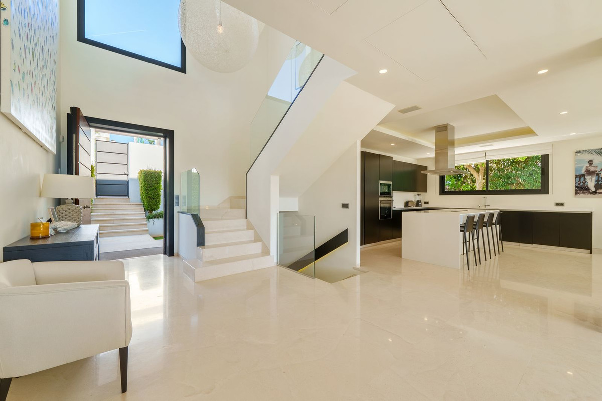 6 Bedroom Villa in Marbella - Photo 44
