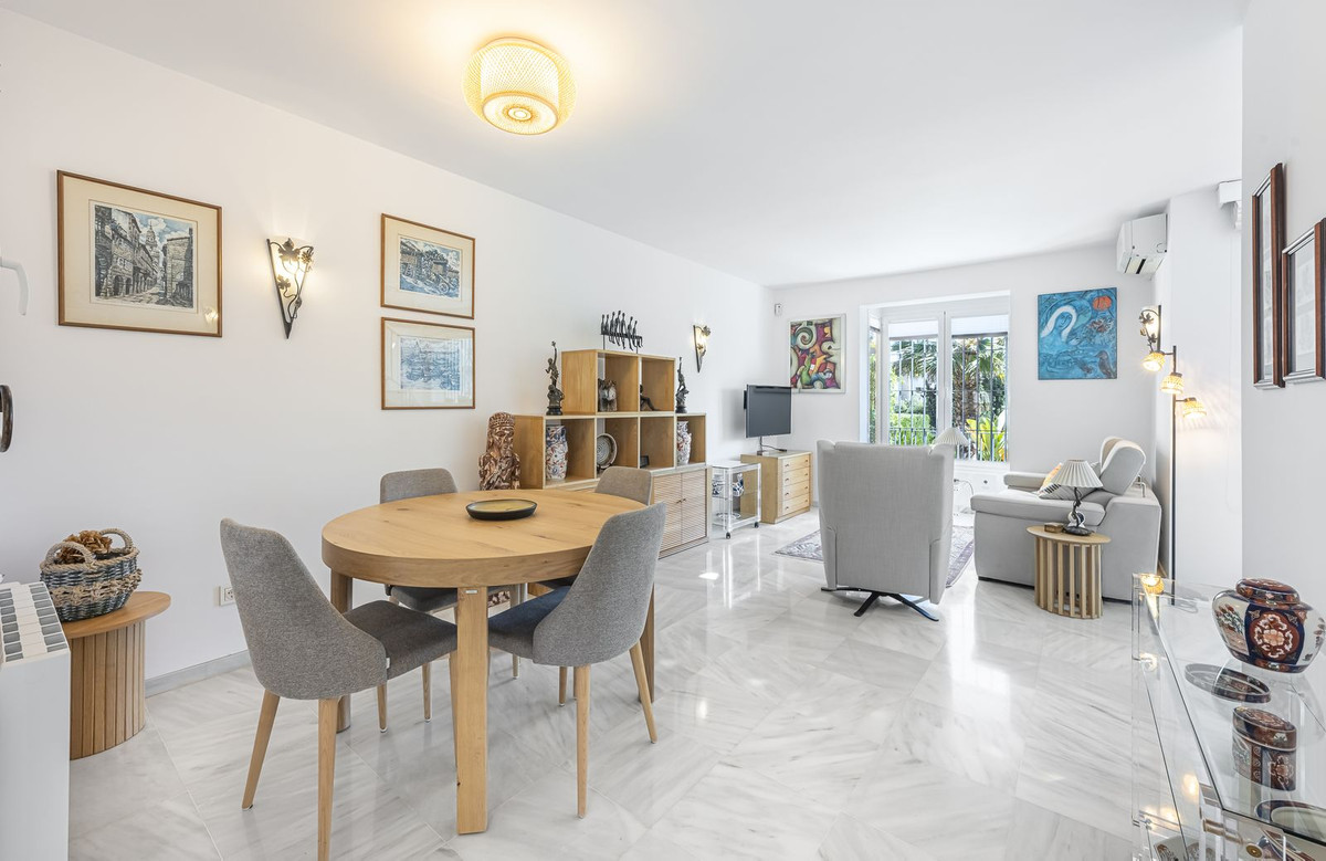 3 Bedroom Townhouse in Marbella - Photo 7