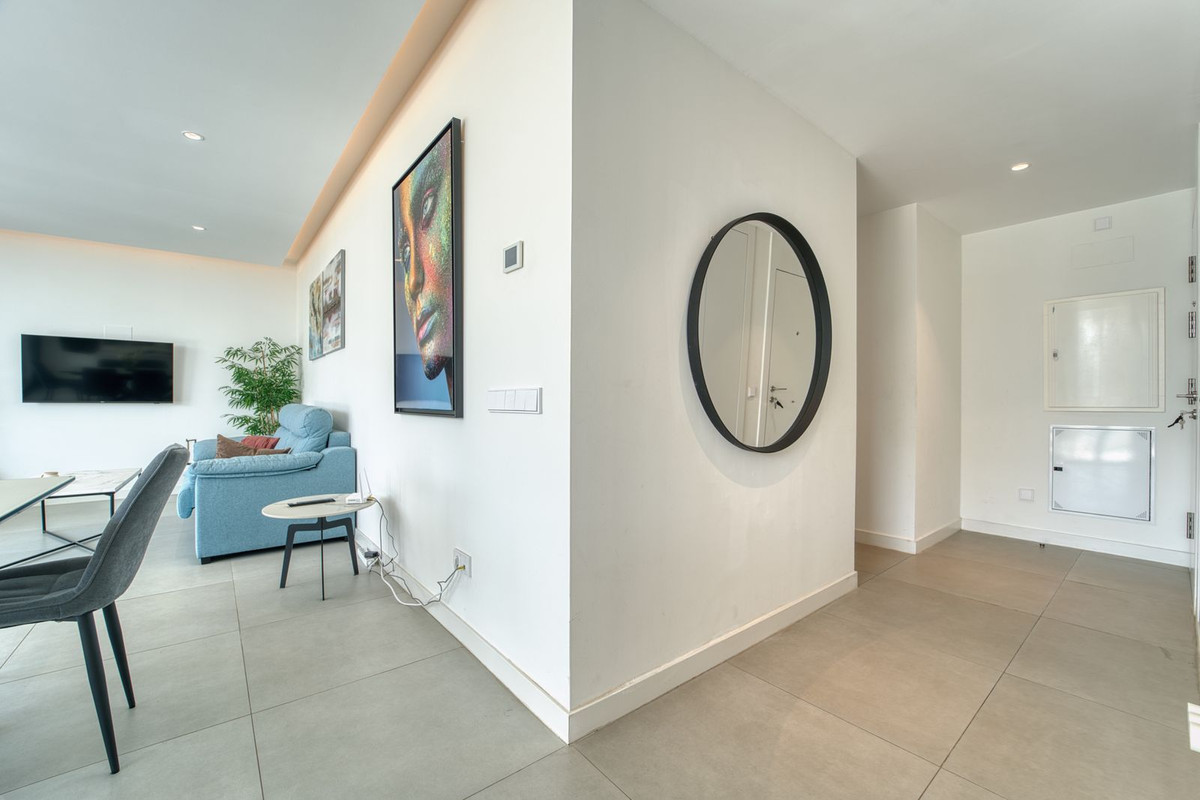 2 Bedroom Apartment in Benalmádena - Photo 4