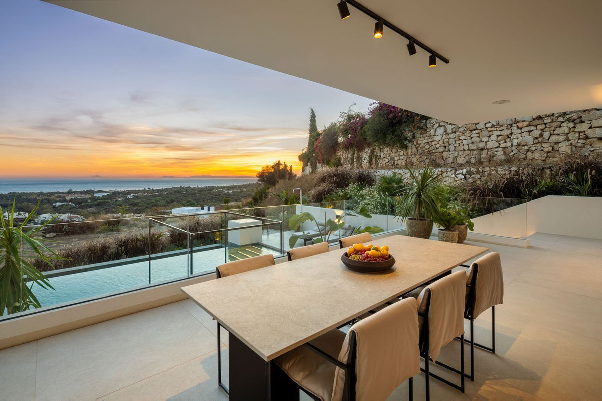 5 Bedroom Villa in Marbella - Photo 8
