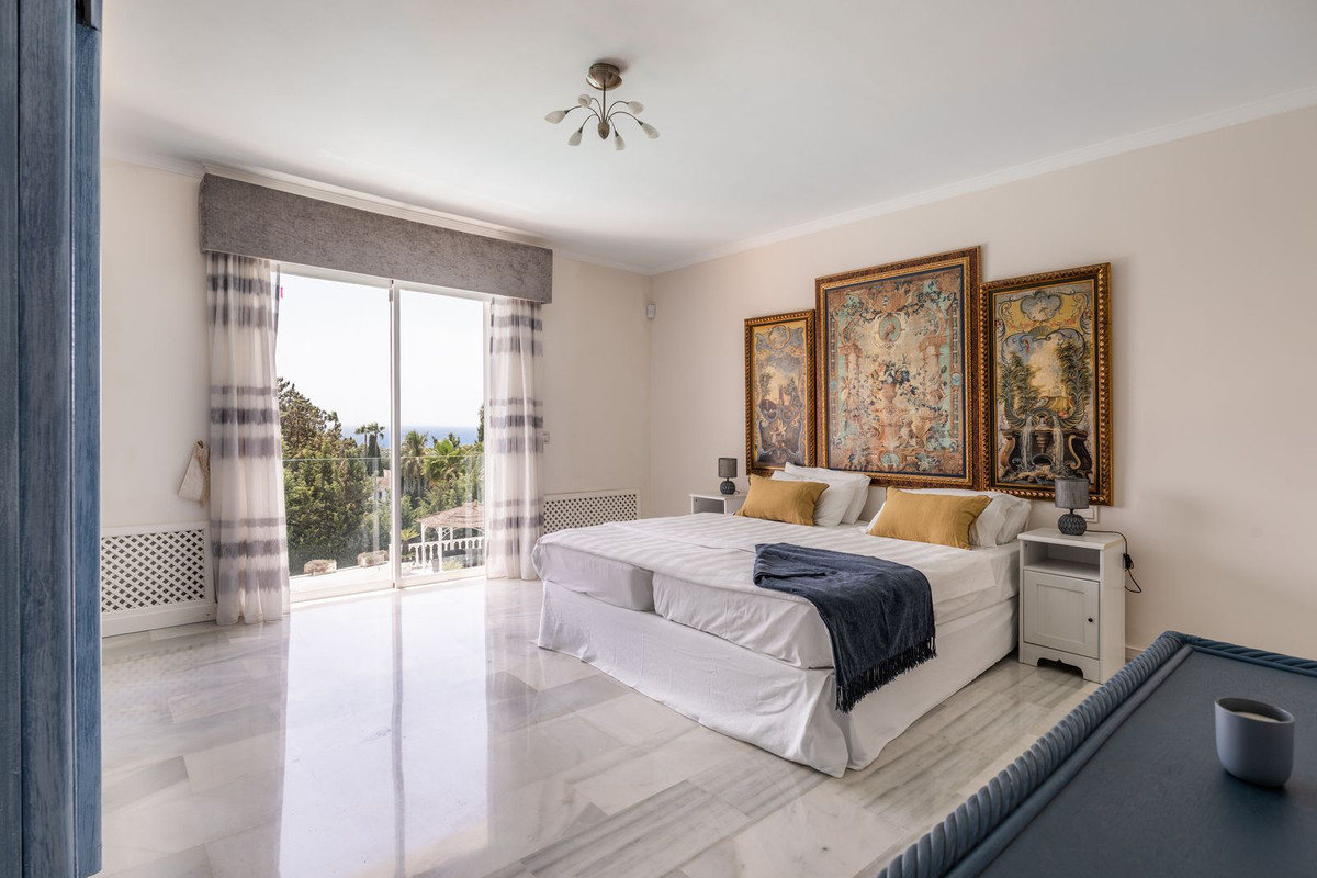 6 Bedroom Villa in Estepona - Photo 11