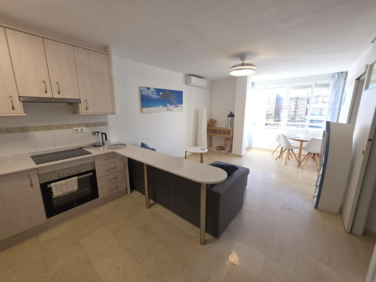 2 Bedroom Apartment in Fuengirola - Photo 8