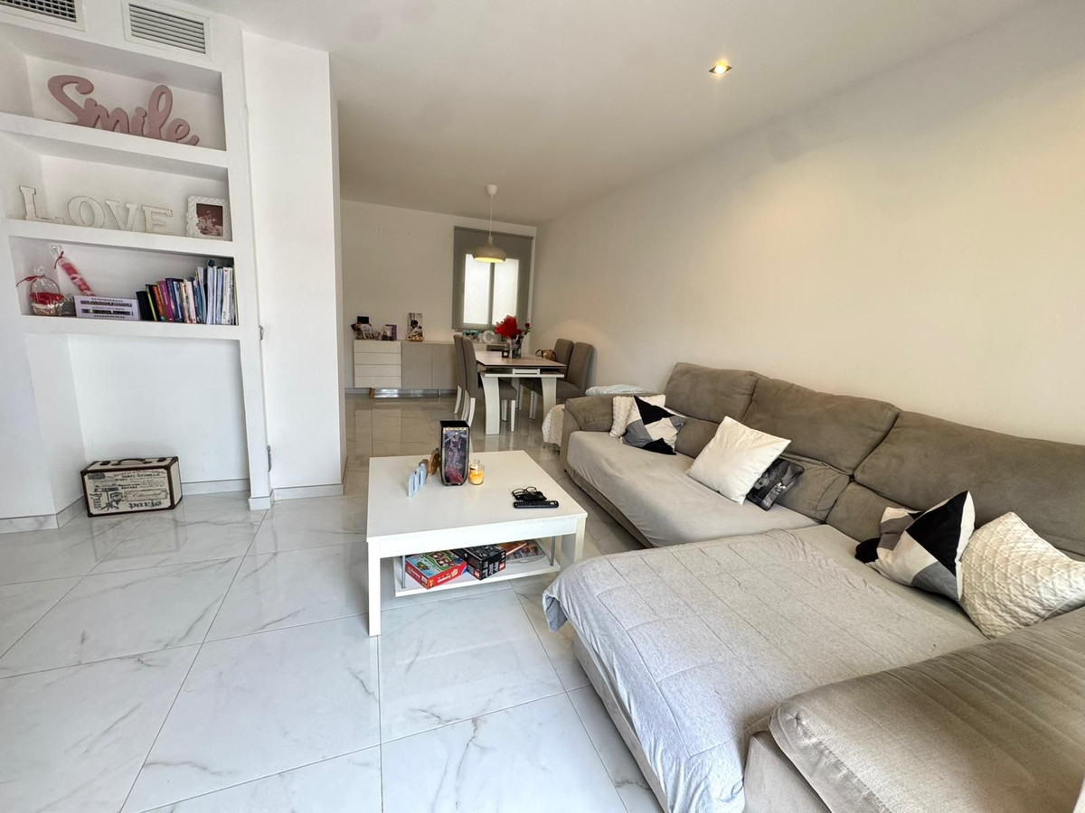 3 Bedroom Penthouse in Torremolinos - Photo 6