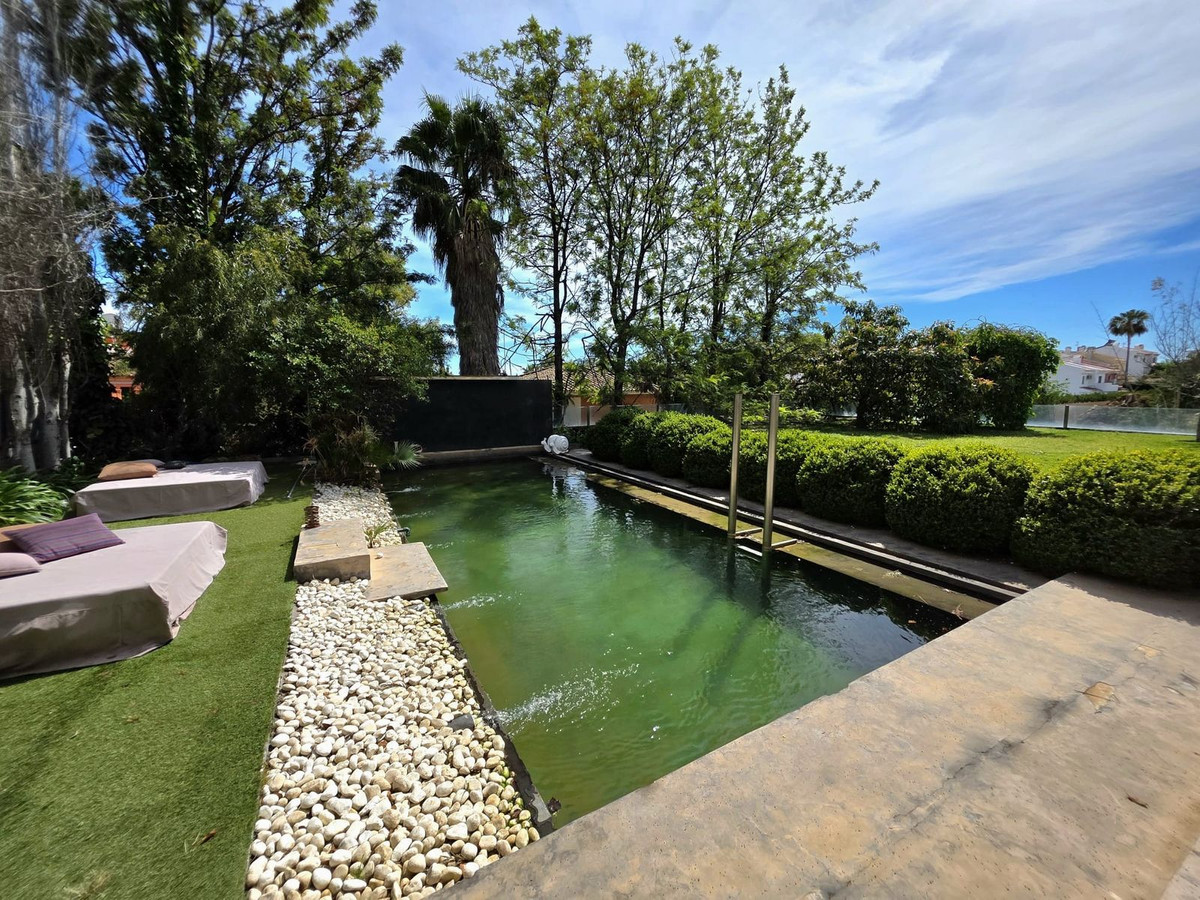5 Bedroom Villa in Estepona - Photo 12