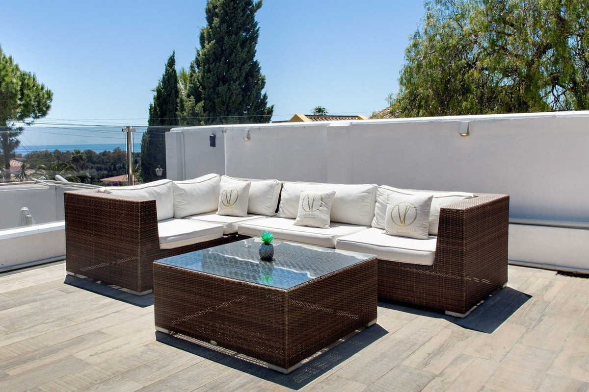 8 Bedroom Villa in Marbella - Photo 5