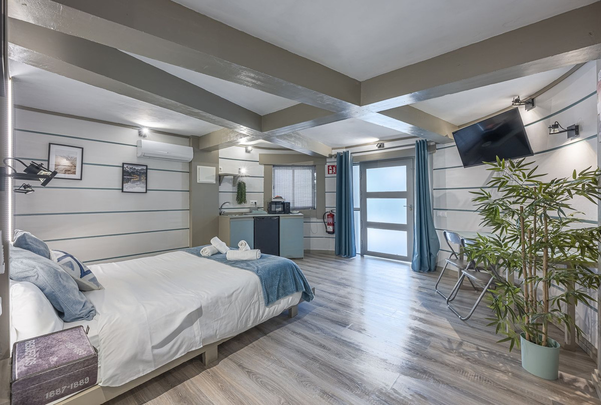12 Bedroom Villa in Marbella - Photo 27