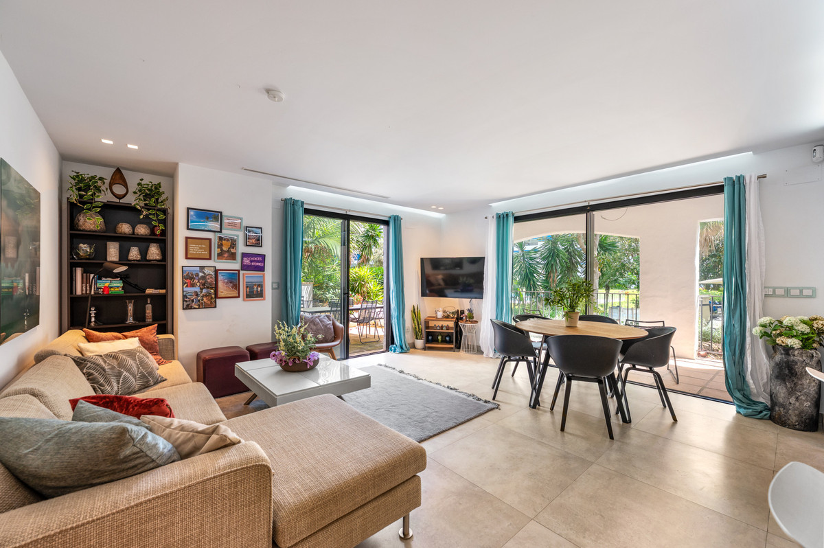 3 Bedroom Apartment in Marbella - Photo 12