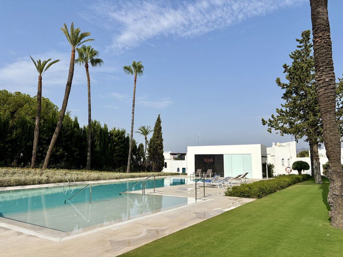 4 Bedroom Villa in Marbella - Photo 4
