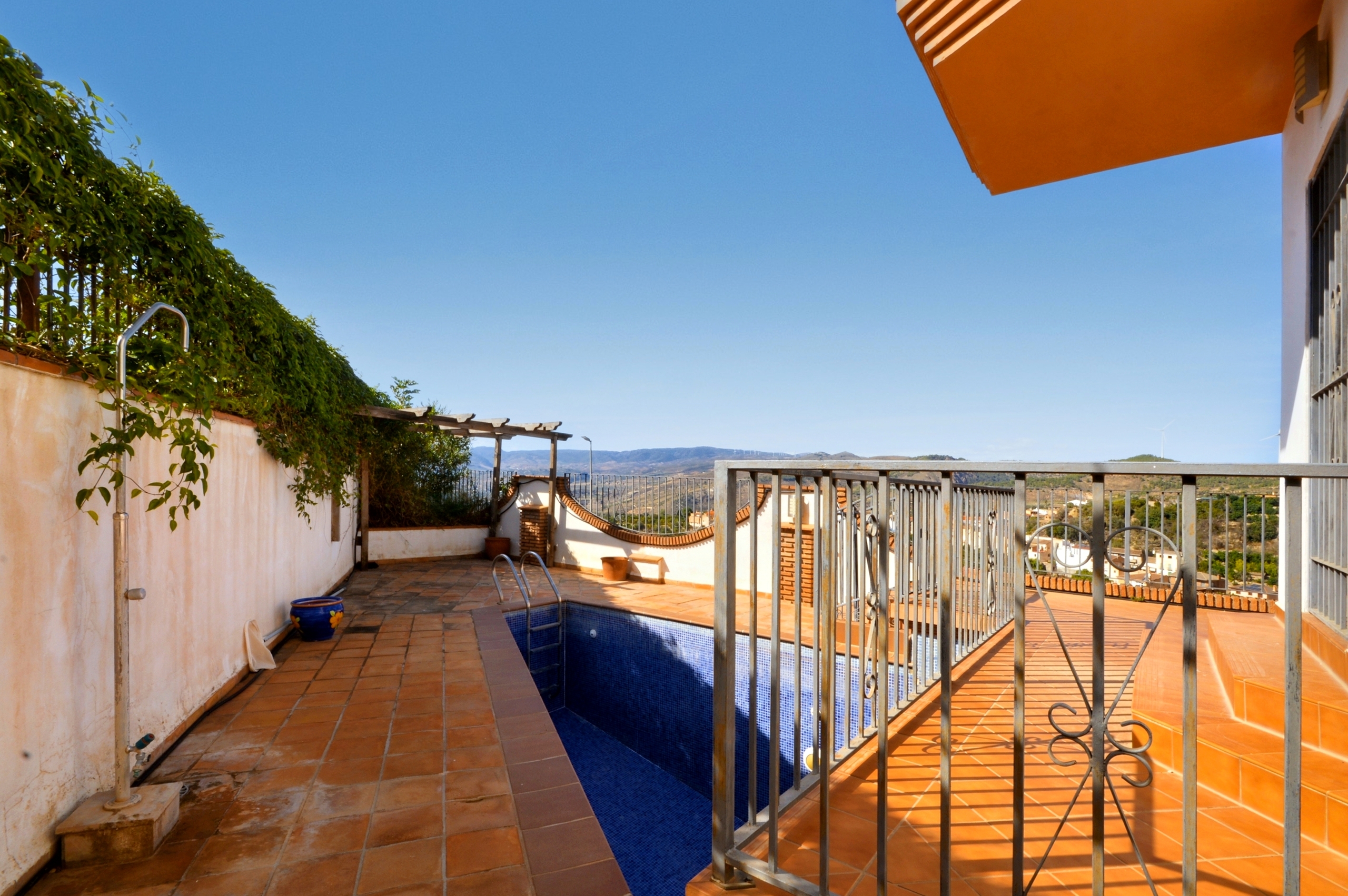 Chalet de 4 dormitorios con piscina en Granada – Foto 19