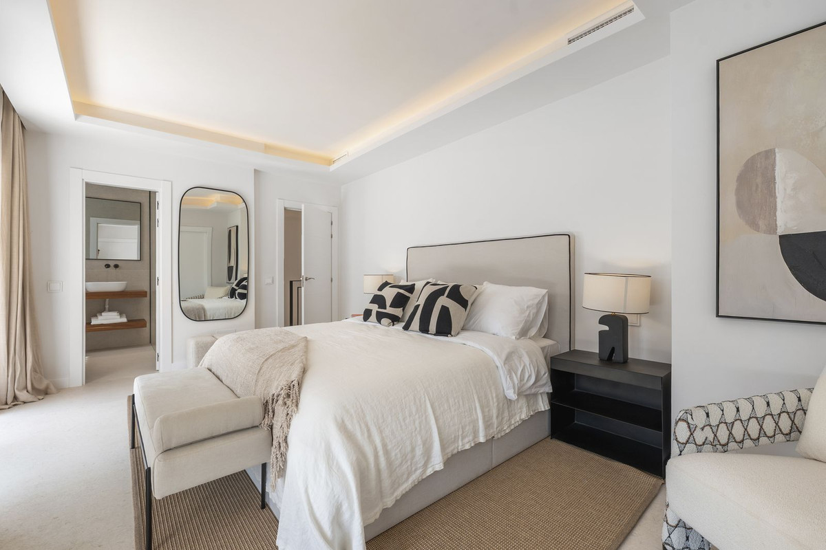 4 Bedroom Townhouse in Marbella - Photo 34