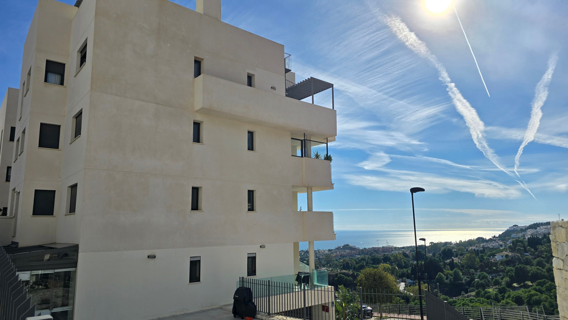 2 Bedroom Apartment in Benalmádena - Photo 30