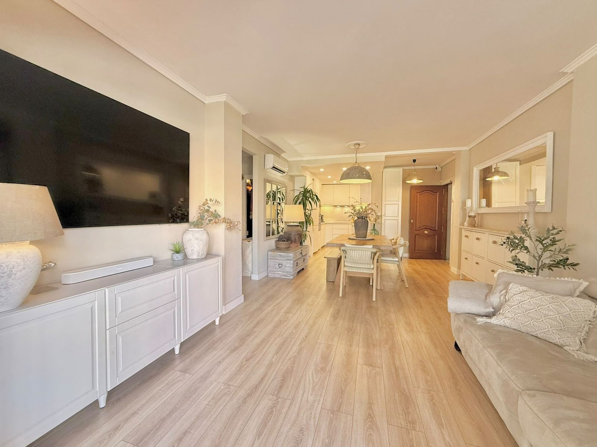 2 Bedroom Apartment in Fuengirola - Photo 7