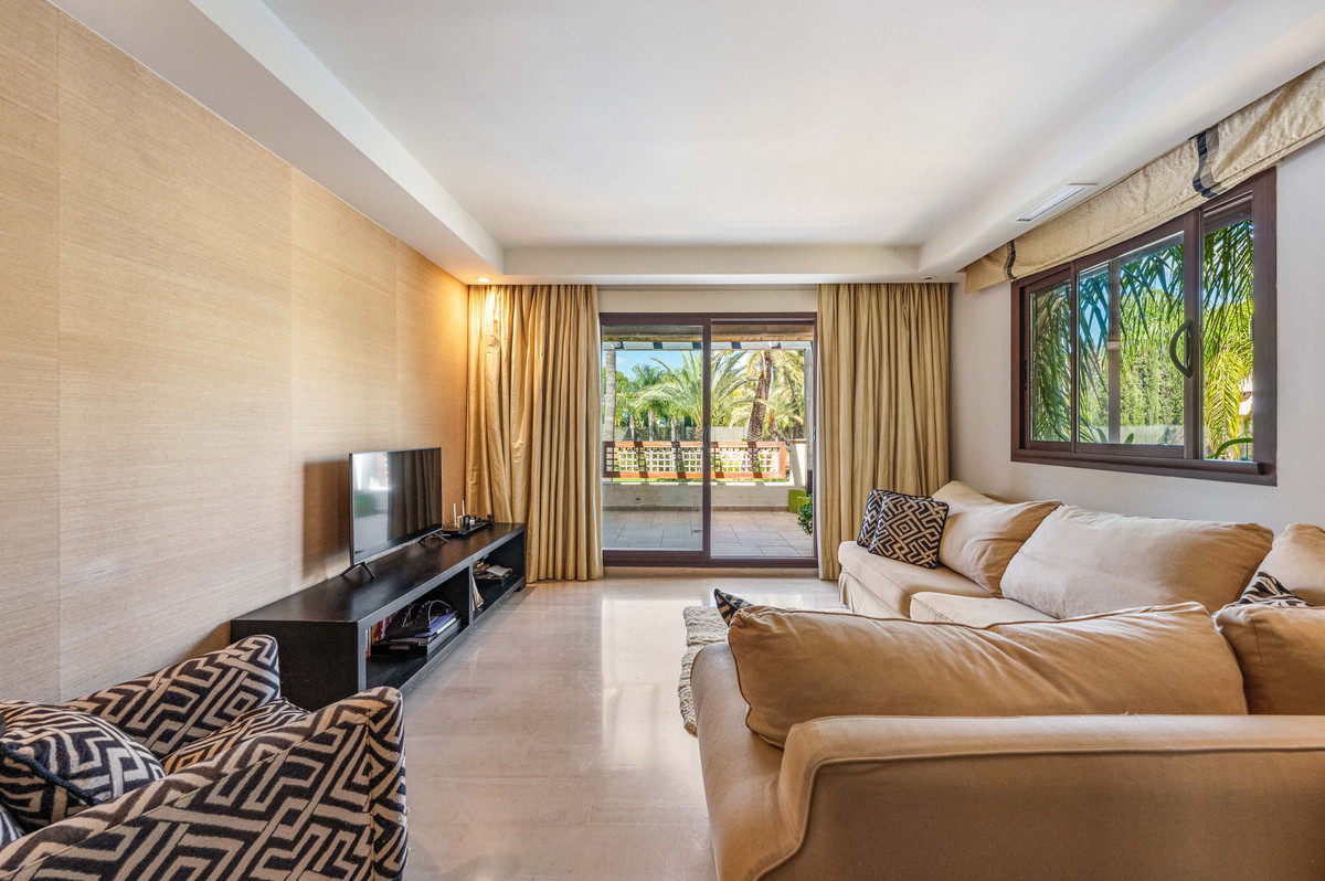 2 Bedroom Apartment in Marbella - Photo 6