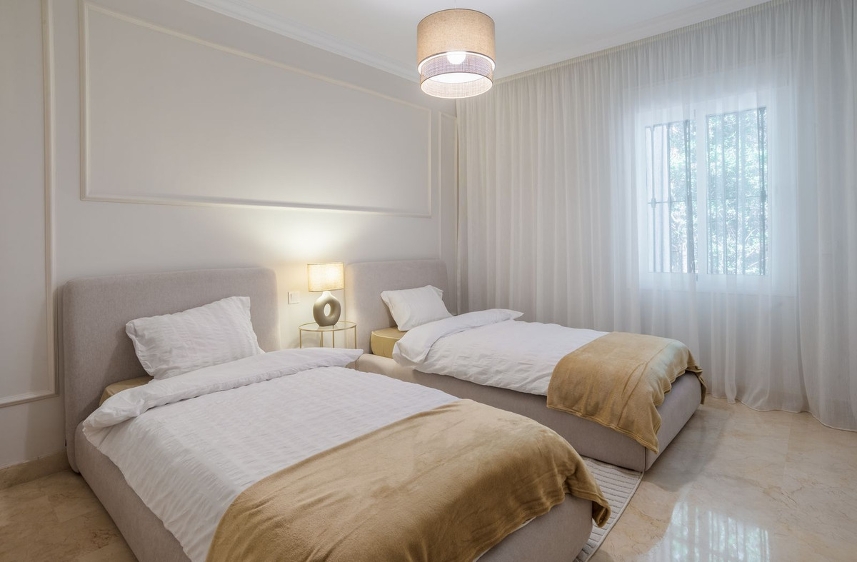 3 Bedroom Apartment in Marbella - Photo 14