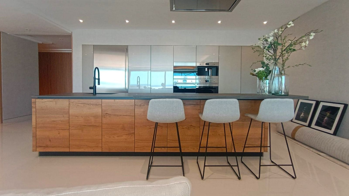 4 Bedroom Apartment in Marbella - Photo 6