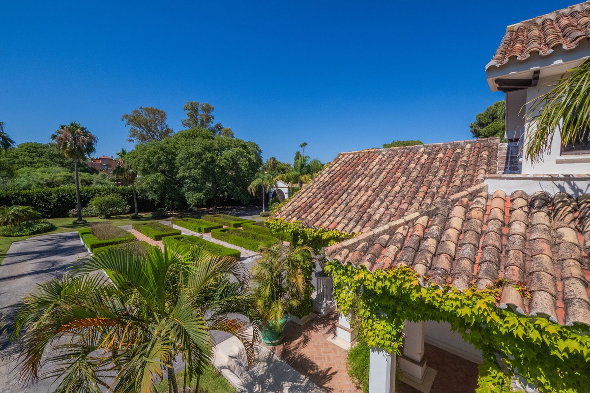 10 Bedroom Villa in Estepona - Photo 23