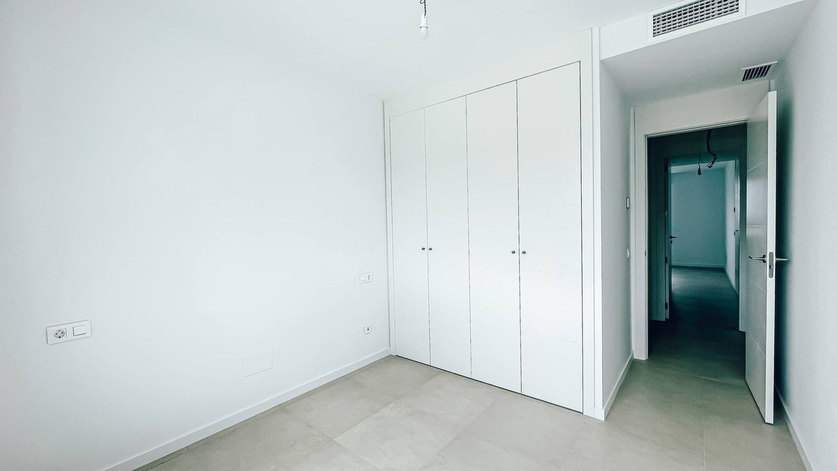 3 Bedroom Apartment in Torremolinos - Photo 13