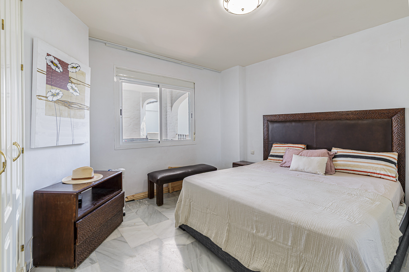 4 Bedroom Apartment in Marbella - Photo 14