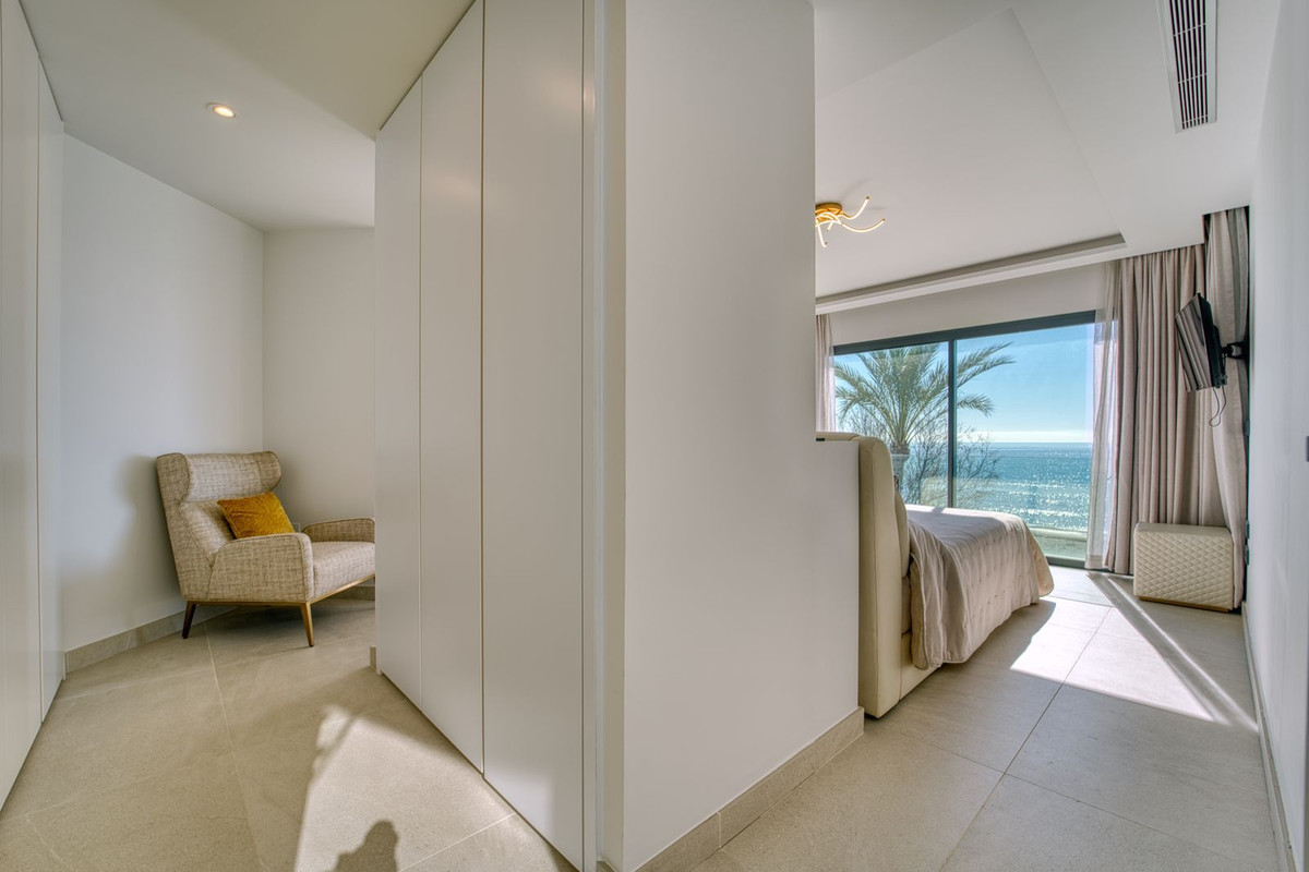3 Bedroom Townhouse in Estepona - Photo 17