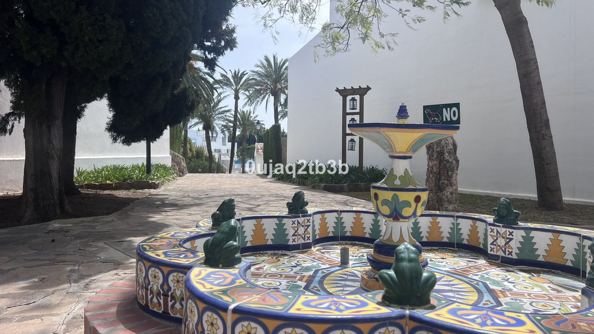 2 Bedroom Apartment in Marbella - Photo 25