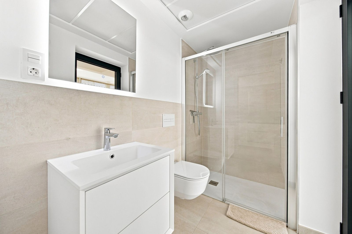 2 Bedroom Apartment in Fuengirola - Photo 7
