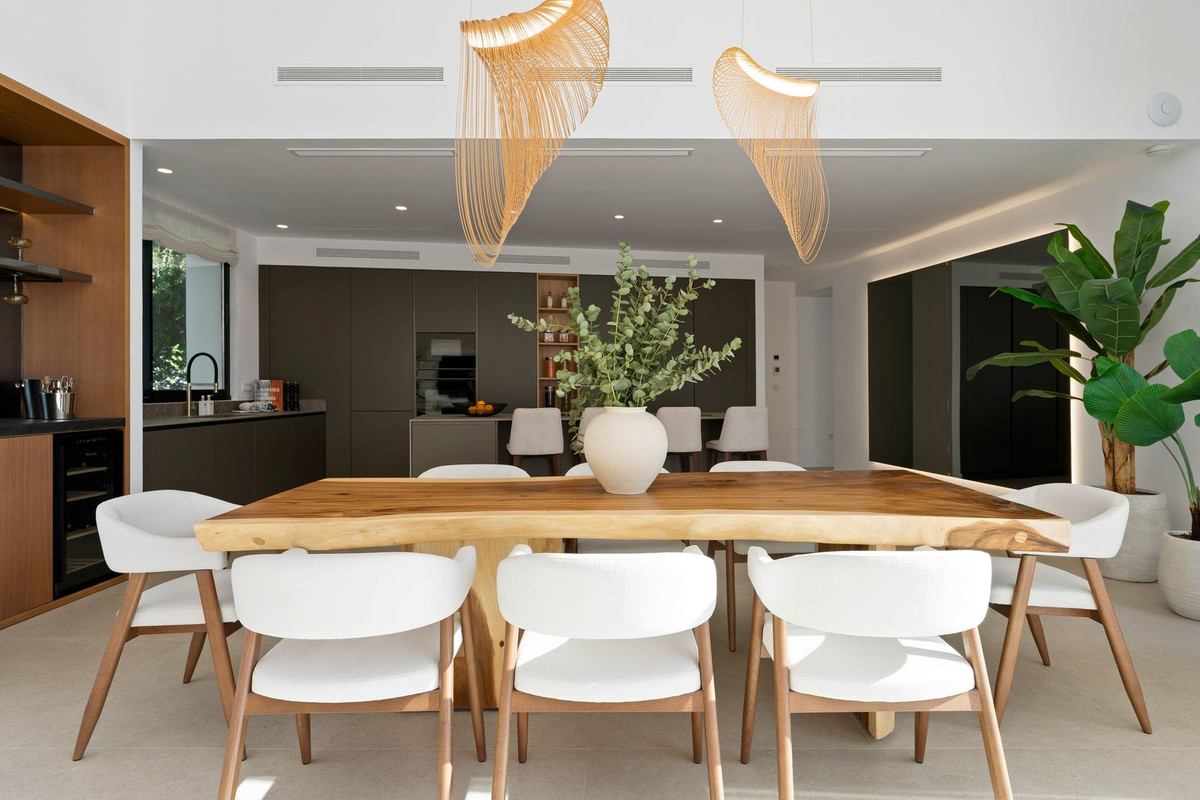 6 Bedroom Villa in Marbella - Photo 11