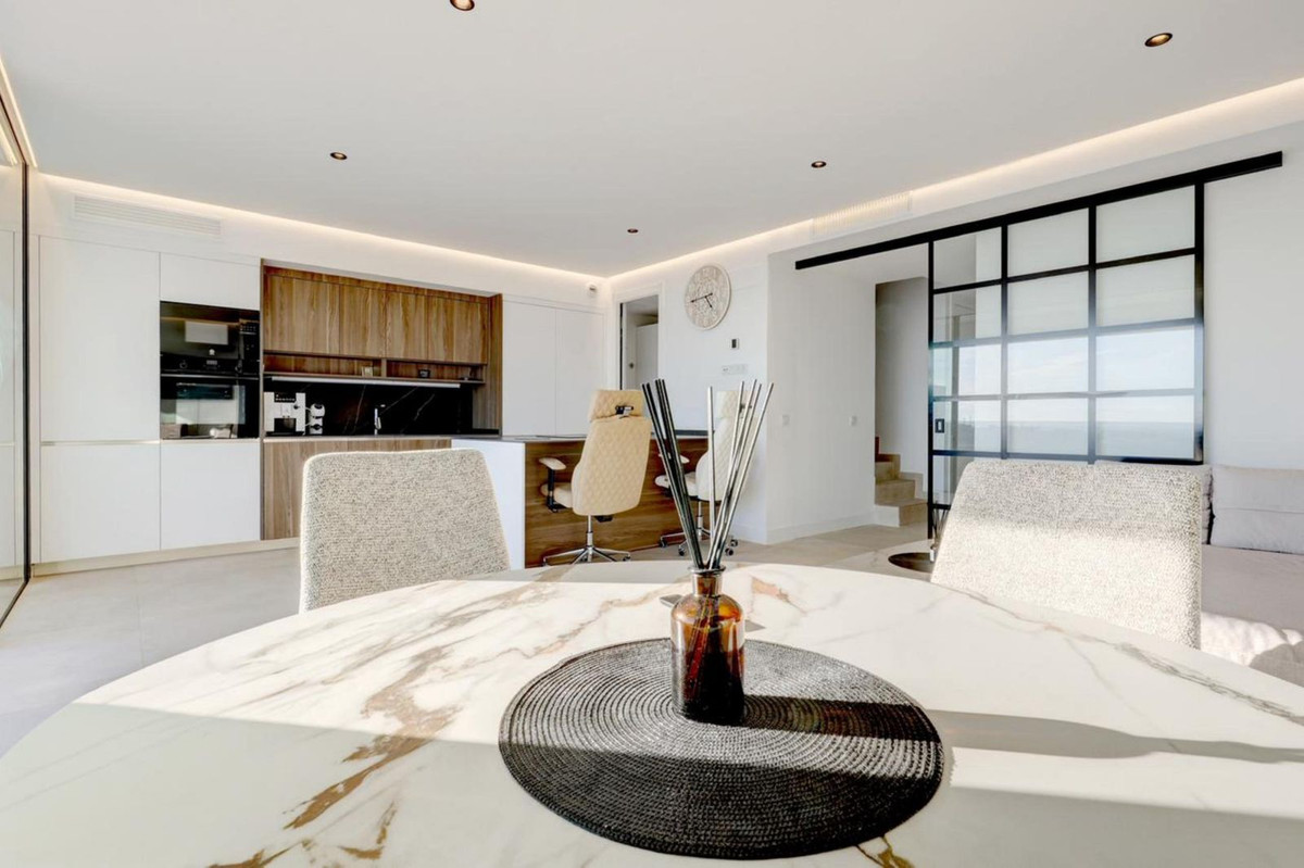 3 Bedroom Penthouse in Estepona - Photo 18