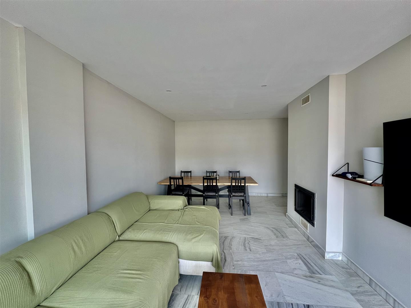 1 Bedroom Apartment in Estepona - Photo 3