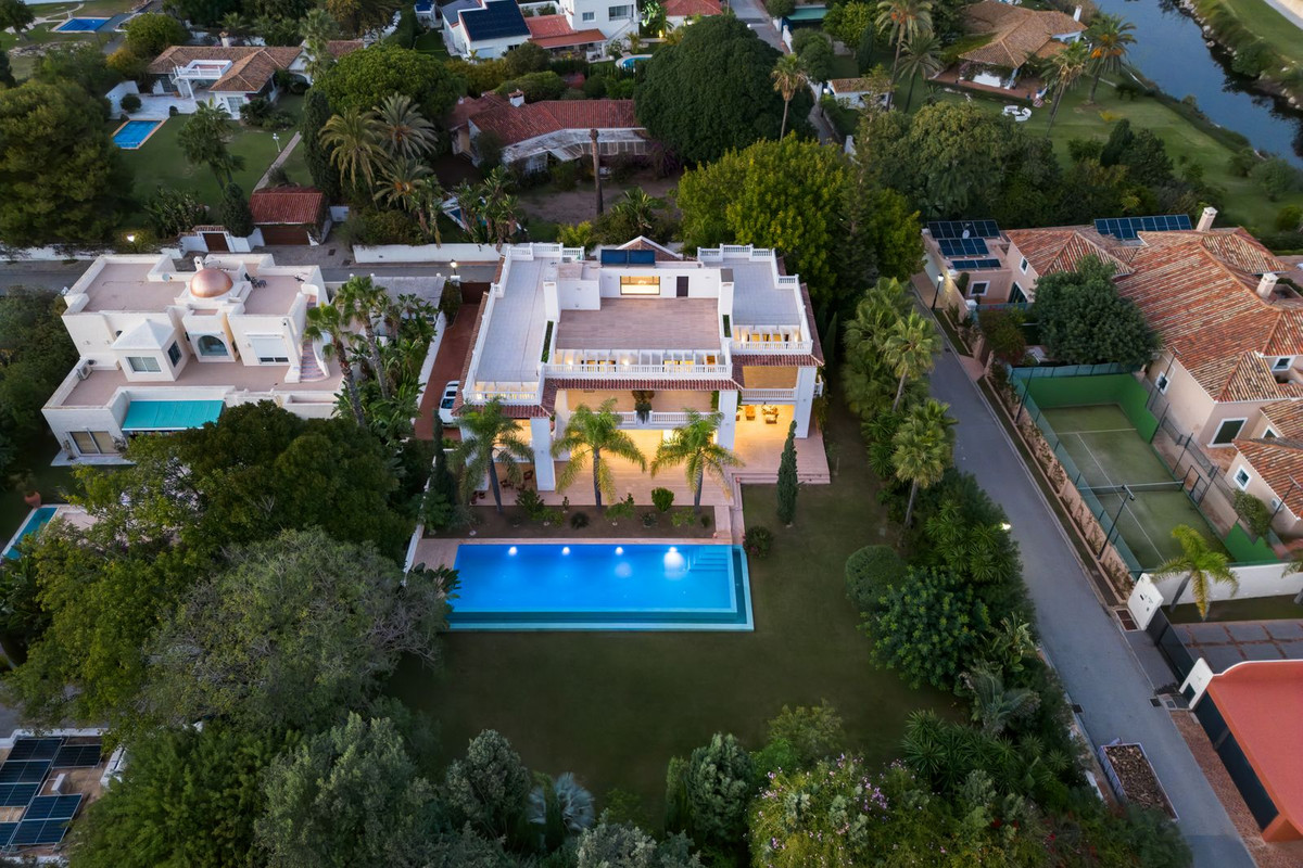 7 Bedroom Villa in San Pedro de Alcántara - Photo 31