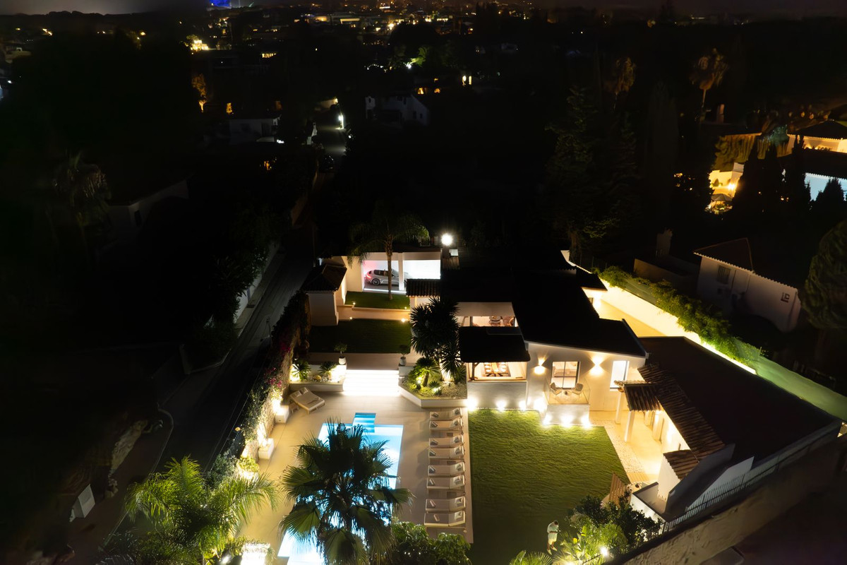 6 Bedroom Villa in Marbella - Photo 13