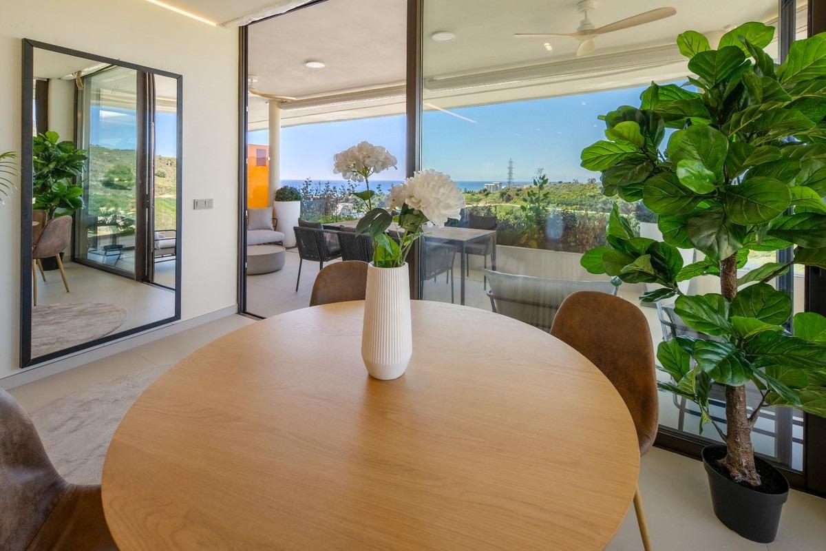 2 Bedroom Apartment in Benalmádena - Photo 10