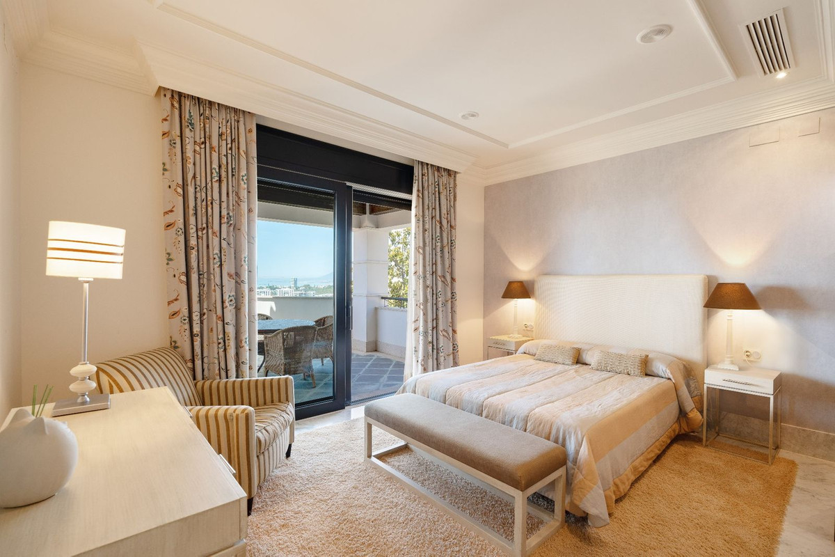 6 Bedroom Villa in Marbella - Photo 23