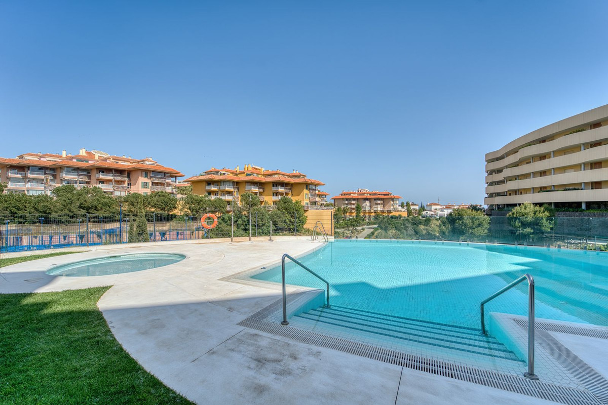 2 Bedroom Apartment in Benalmádena - Photo 23