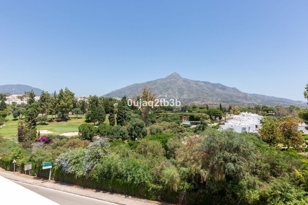 3 Bedroom Townhouse in Marbella - Photo 2