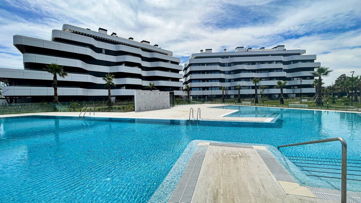 3 Bedroom Apartment in Torremolinos - Photo 5