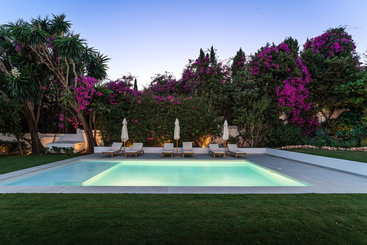 4 Bedroom Villa in Marbella - Photo 48