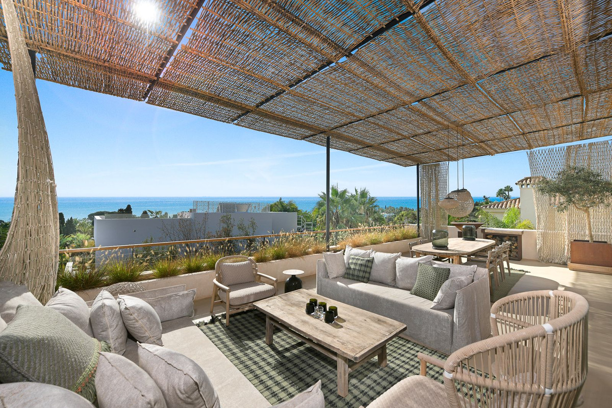 4 Bedroom Villa in Marbella - Photo 2