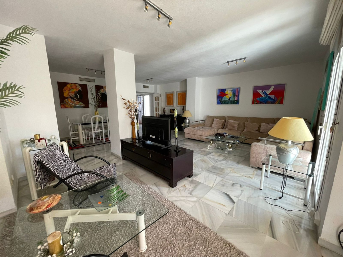 5 Bedroom Apartment in Marbella - Photo 19