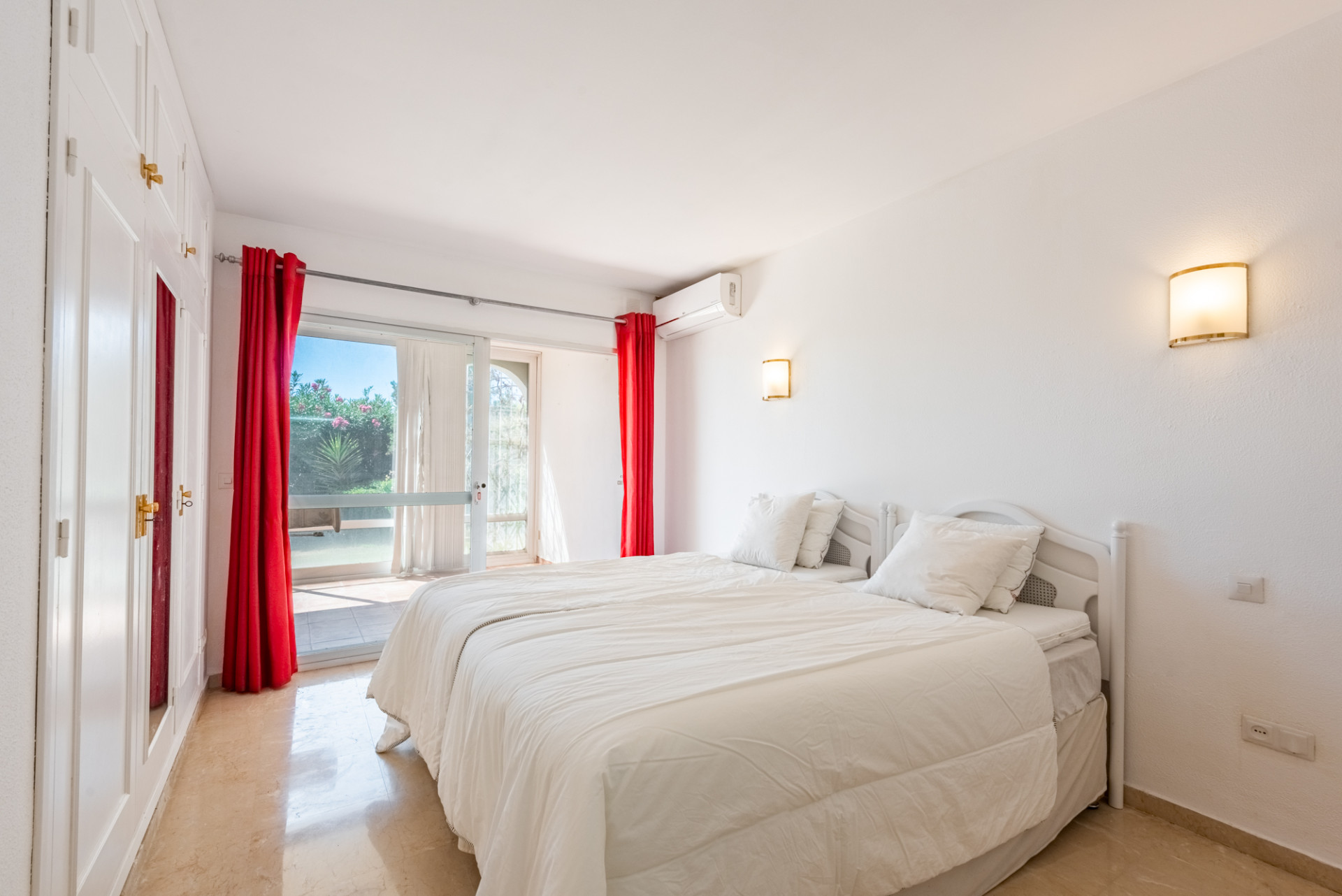 2 Bedroom Townhouse in Benahavís - Photo 16