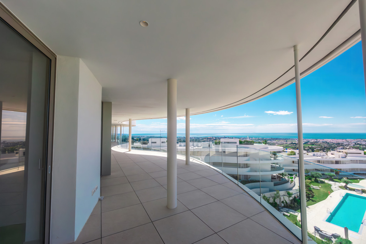 3 Bedroom Apartment in Benahavís - Photo 11