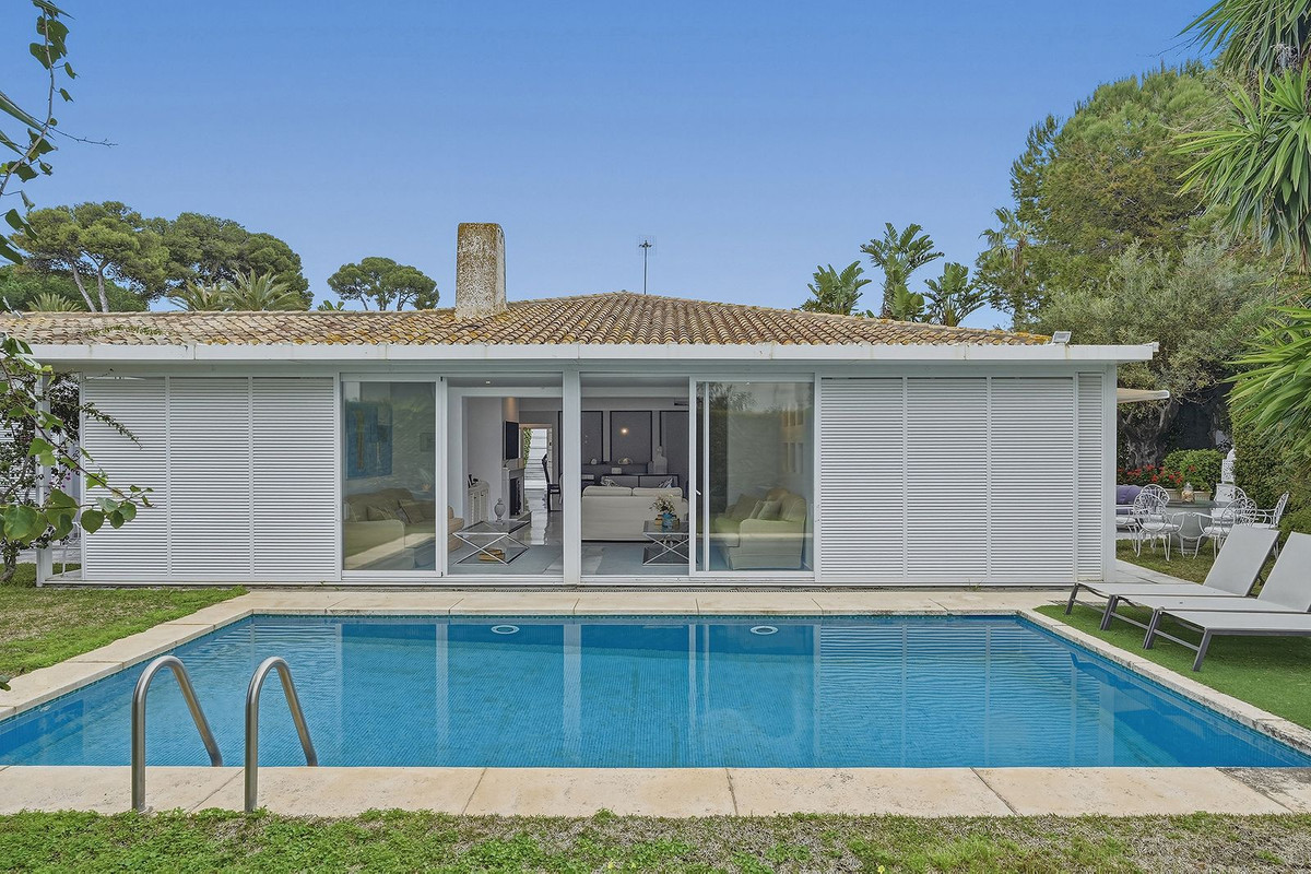 7 Bedroom Villa in Marbella - Photo 2