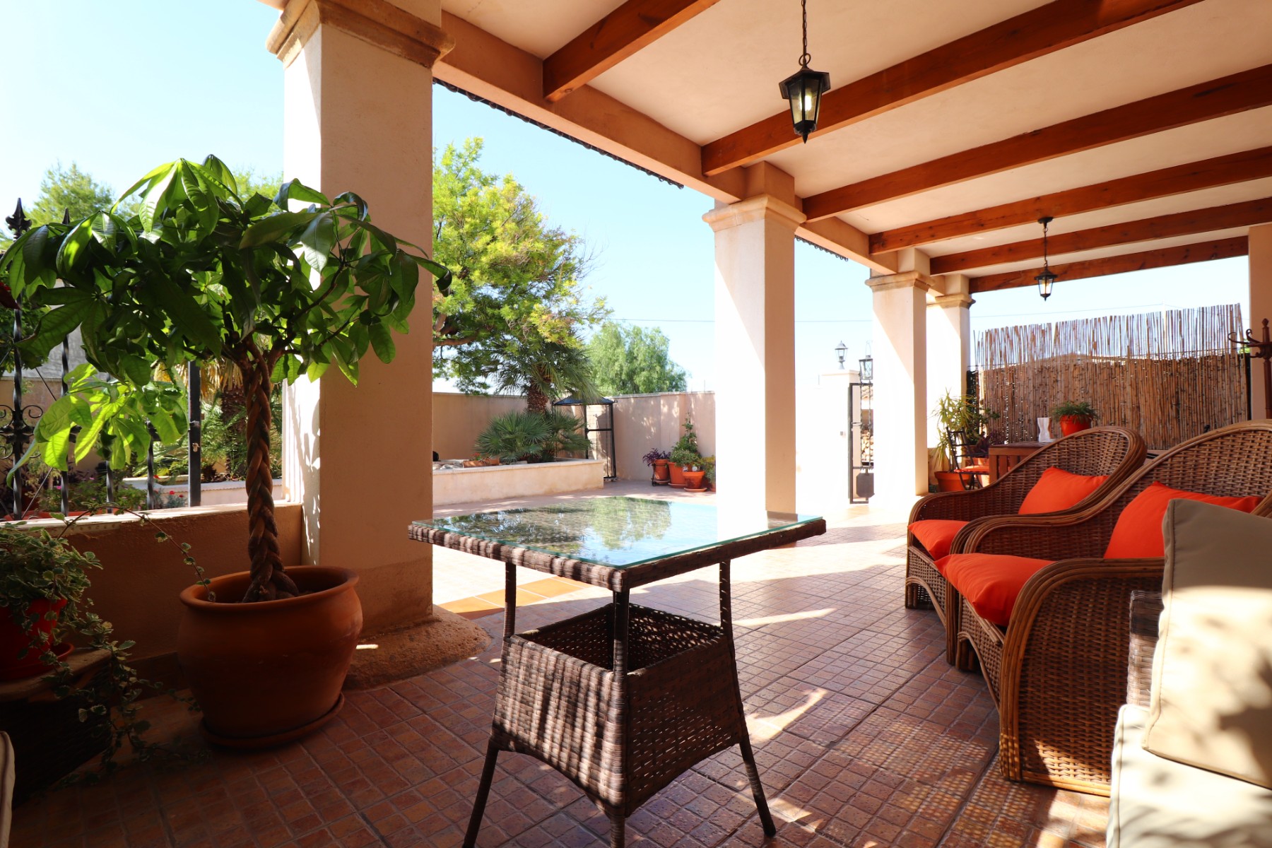 Chalet de 4 dormitorios en Alicante – Foto 30
