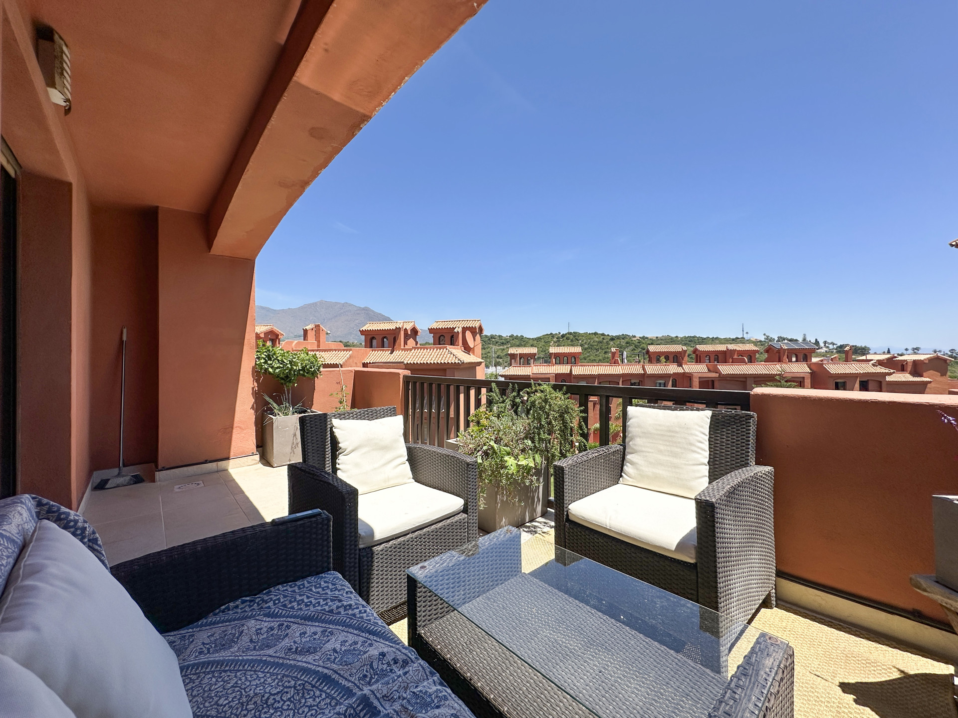 3 Bedroom Penthouse in Estepona - Photo 25