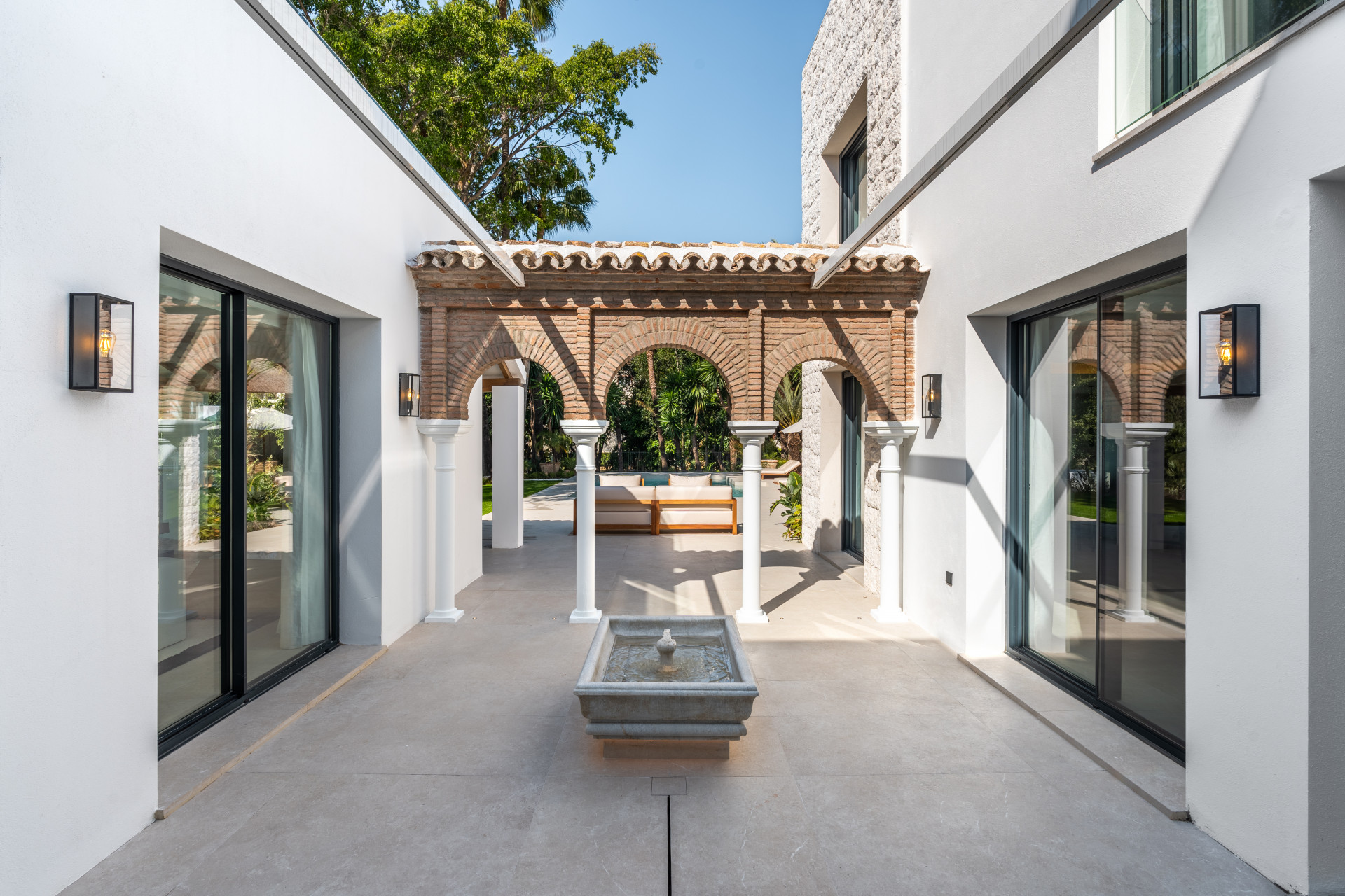 5 Bedroom Villa in Marbella - Photo 6