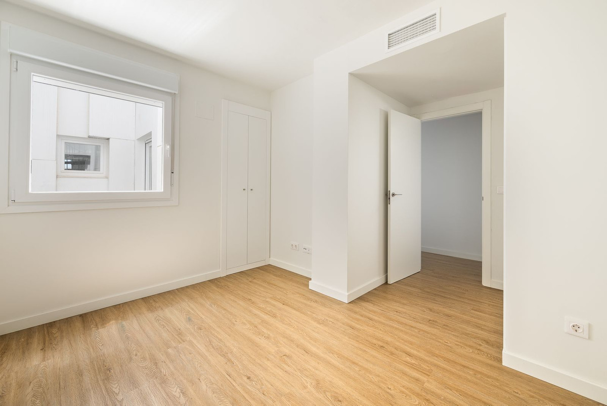 3 Bedroom Penthouse in Fuengirola - Photo 6