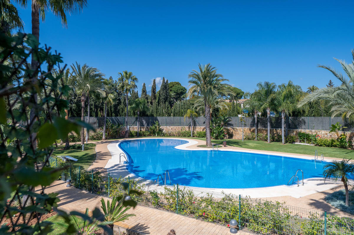 2 Bedroom Apartment in Marbella - Photo 5