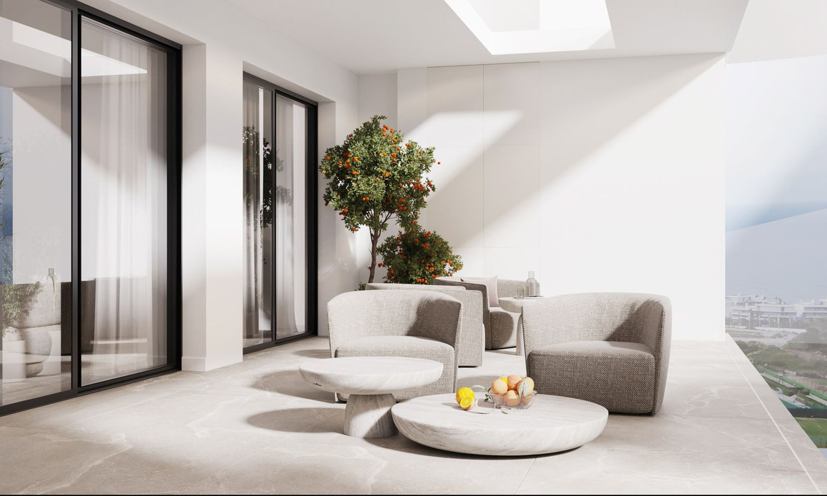 2 Bedroom Apartment in Estepona - Photo 8