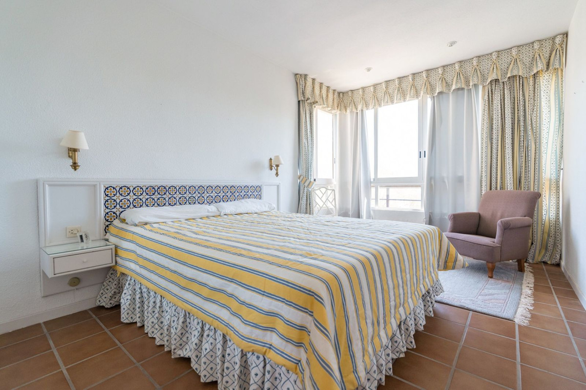2 Bedroom Apartment in Marbella - Photo 13
